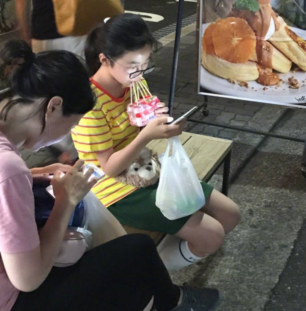 林一送观众瑞士卷，自由享用，想吃几个就几个！