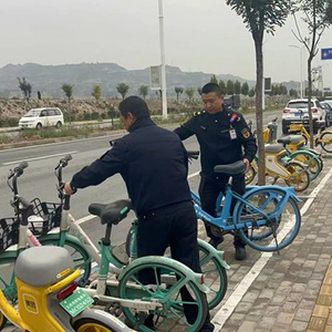 兰州市城管白天机动车道洗车引争议，当地交通管理需加强反思与改进措施