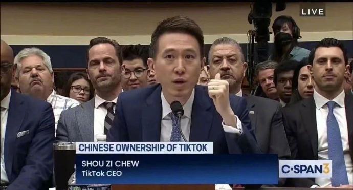 特朗普会见TikTok CEO周受资，共探数字经济未来合作发展之路